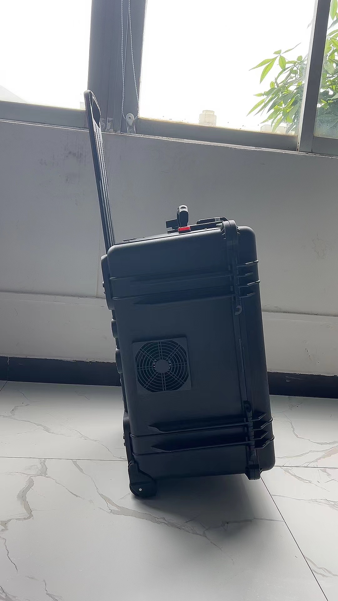 巍山手拉箱型移动通信干扰器